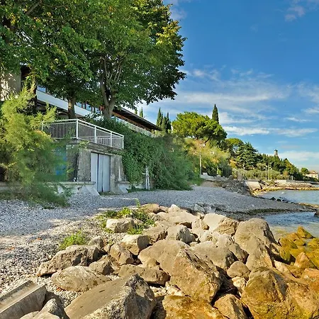 Rosa Villa Desenzano del Garda